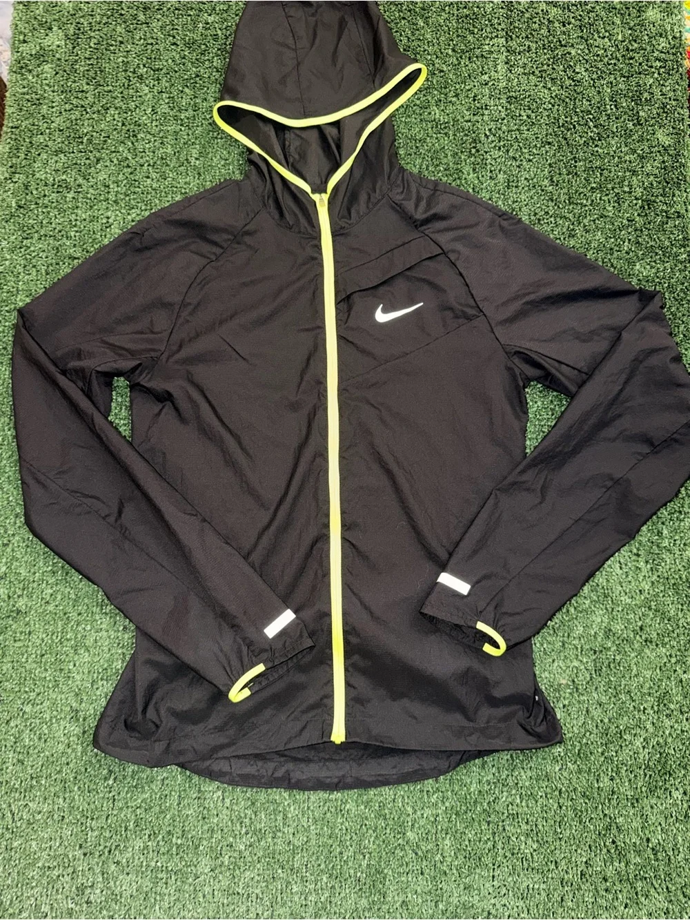 Nike Impossibly Light Women’s Running Jacket Black/Volt Size S